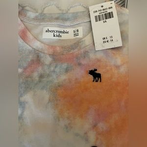 New with tags Abercrombie kids size 5/6 tee